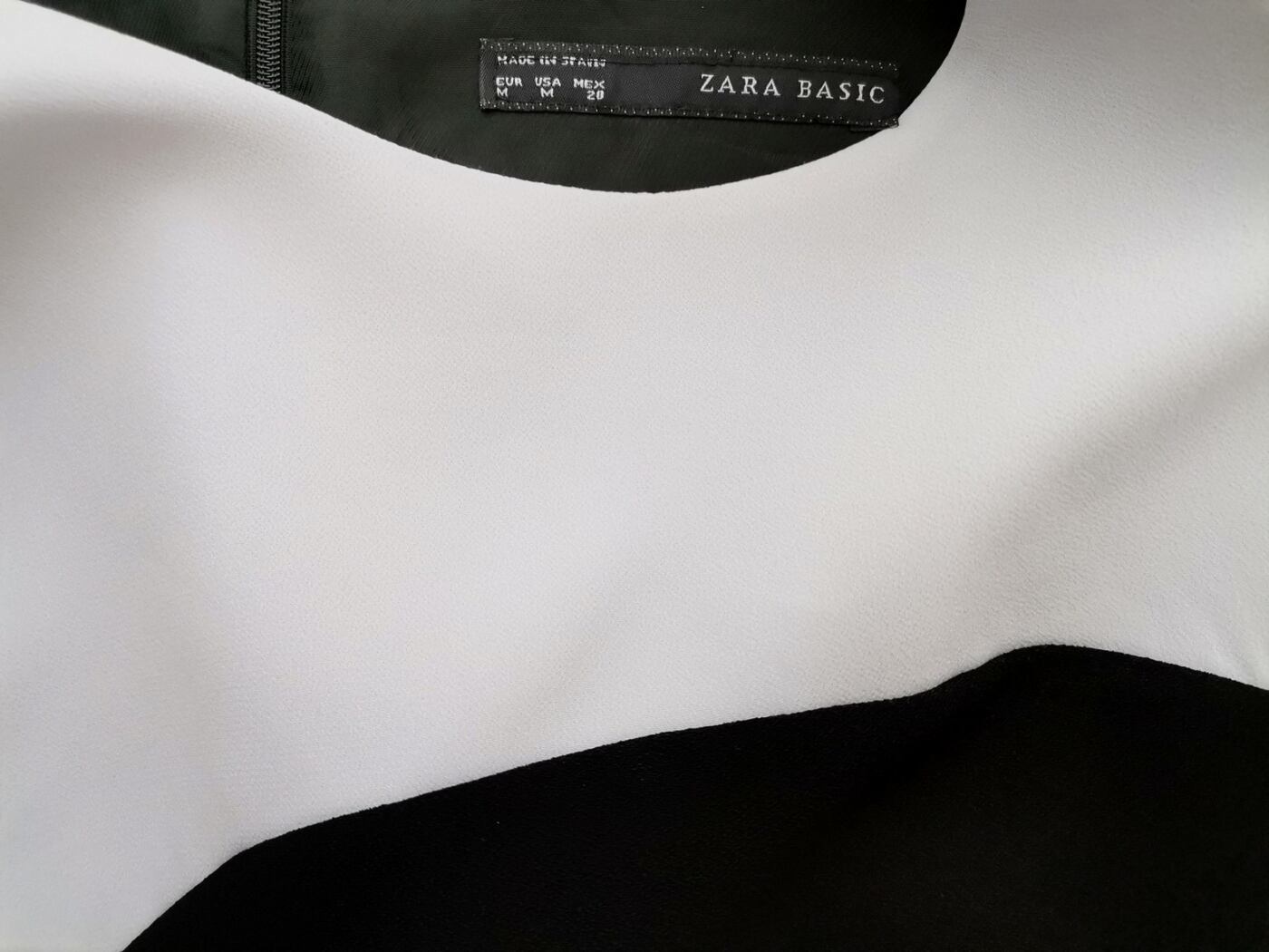 Zara Rozmiar M Kolor Czarny Okrągły dekolt Sukienka Prostokątna Bezrękawnik Do Kolan Zara Rozmiar M Kolor Czarny Okrągły dekolt Sukienka Prostokątna Bezrękawnik Do Kolan
