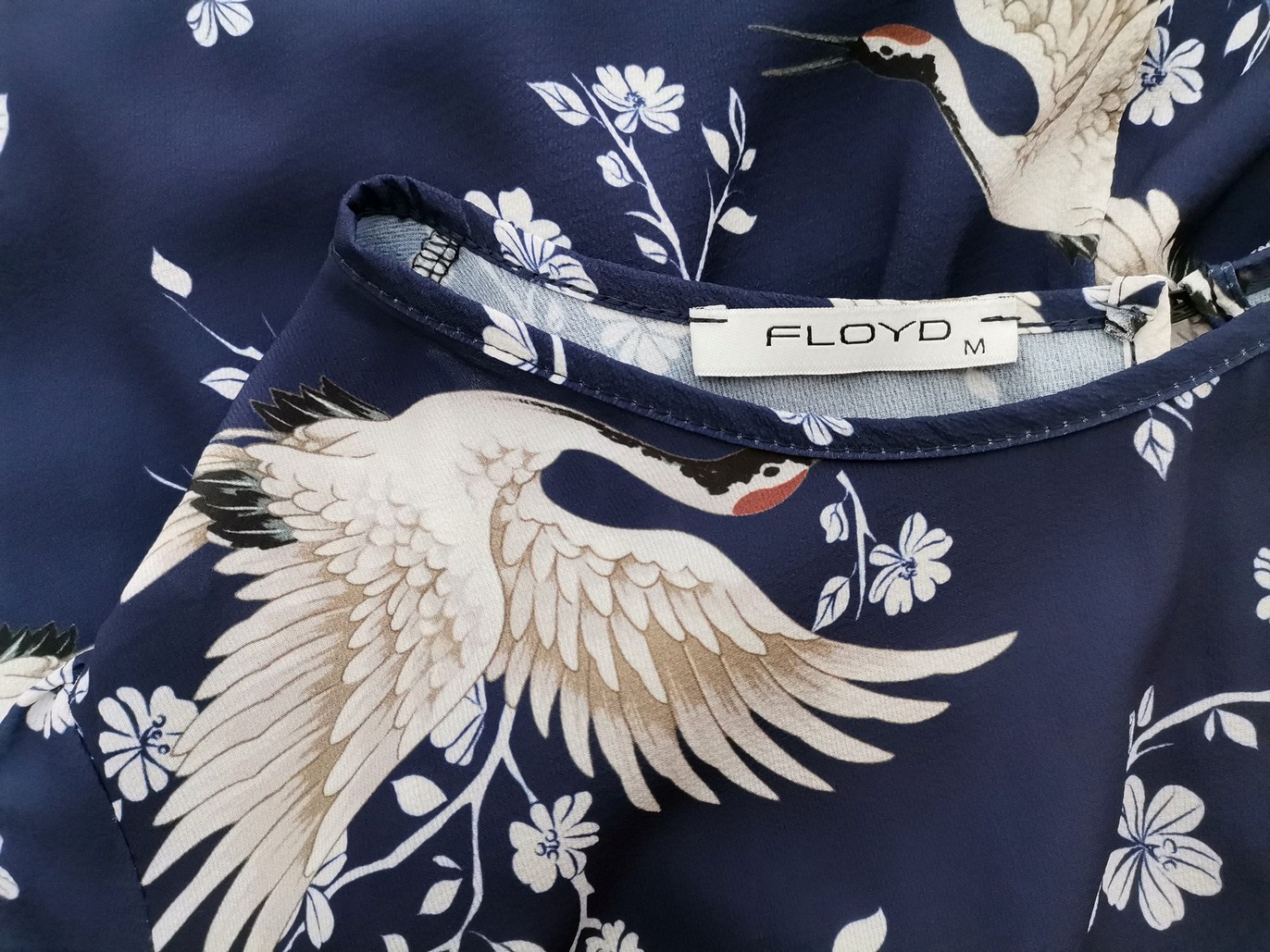 FLOYD Rozmiar M Kolor Granatowy Okrągły dekolt Sukienka Sheath Długi rękaw Midi FLOYD Rozmiar M Kolor Granatowy Okrągły dekolt Sukienka Sheath Długi rękaw Midi