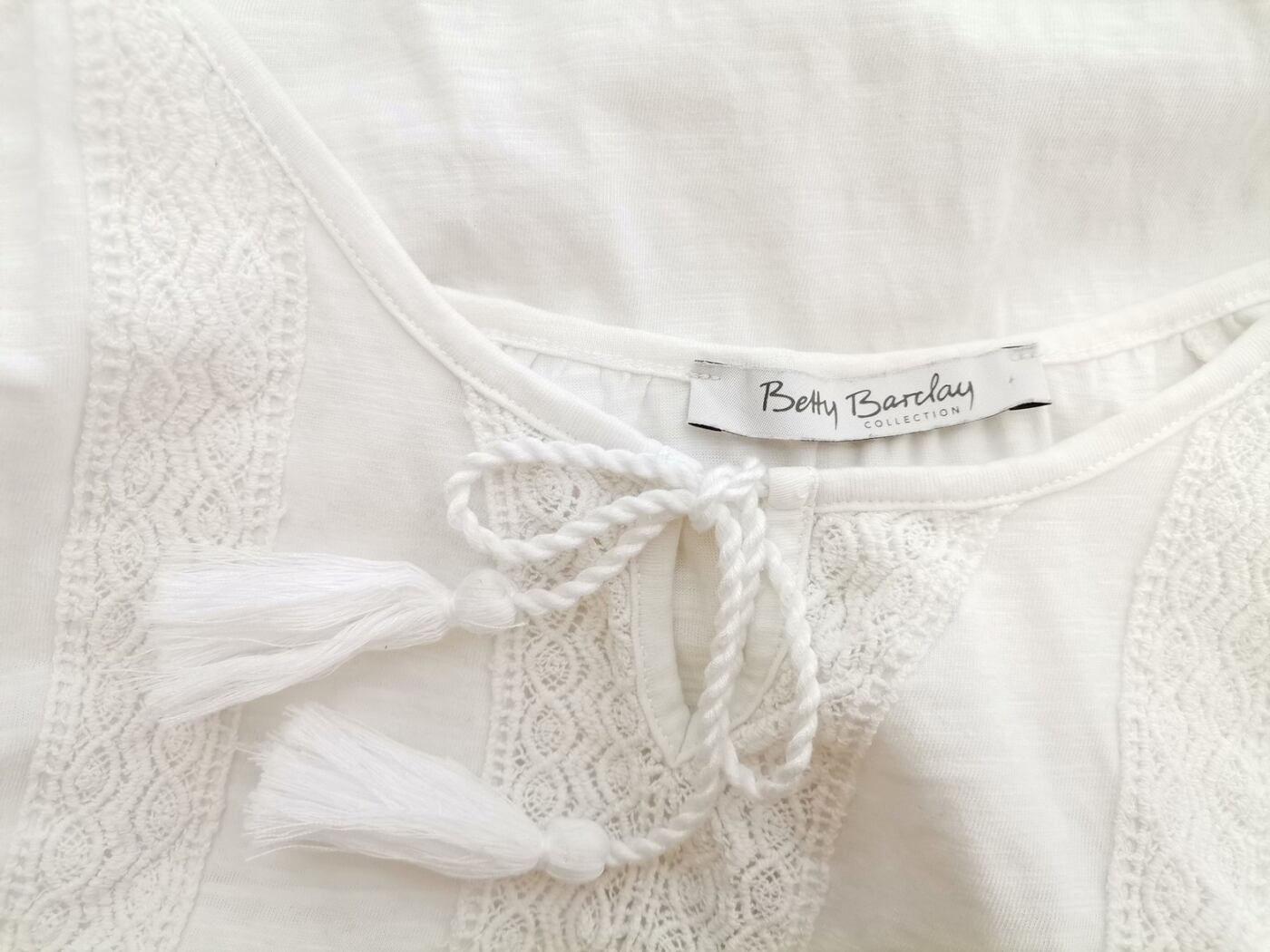 BETTY BARCLAY Rozmiar 44 Kolor Biały Keyhole Crew Neck Bluzka Krótki rękaw Materiał Bawełna 100%