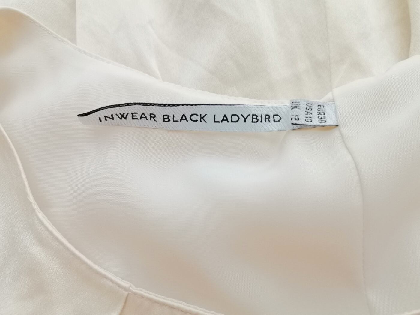 Inwear Black Ladybird Rozmiar 38 Kolor Perłowy Okrągły dekolt Bluzka Bezrękawnik Materiał Jedwab 100%