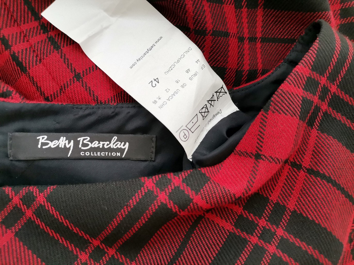 BETTY BARCLAY Rozmiar 42 Kolor Czerwony Krata W serek Sukienka Sweterkowa Krótki rękaw Midi BETTY BARCLAY Rozmiar 42 Kolor Czerwony Krata W serek Sukienka Sweterkowa Krótki rękaw Midi