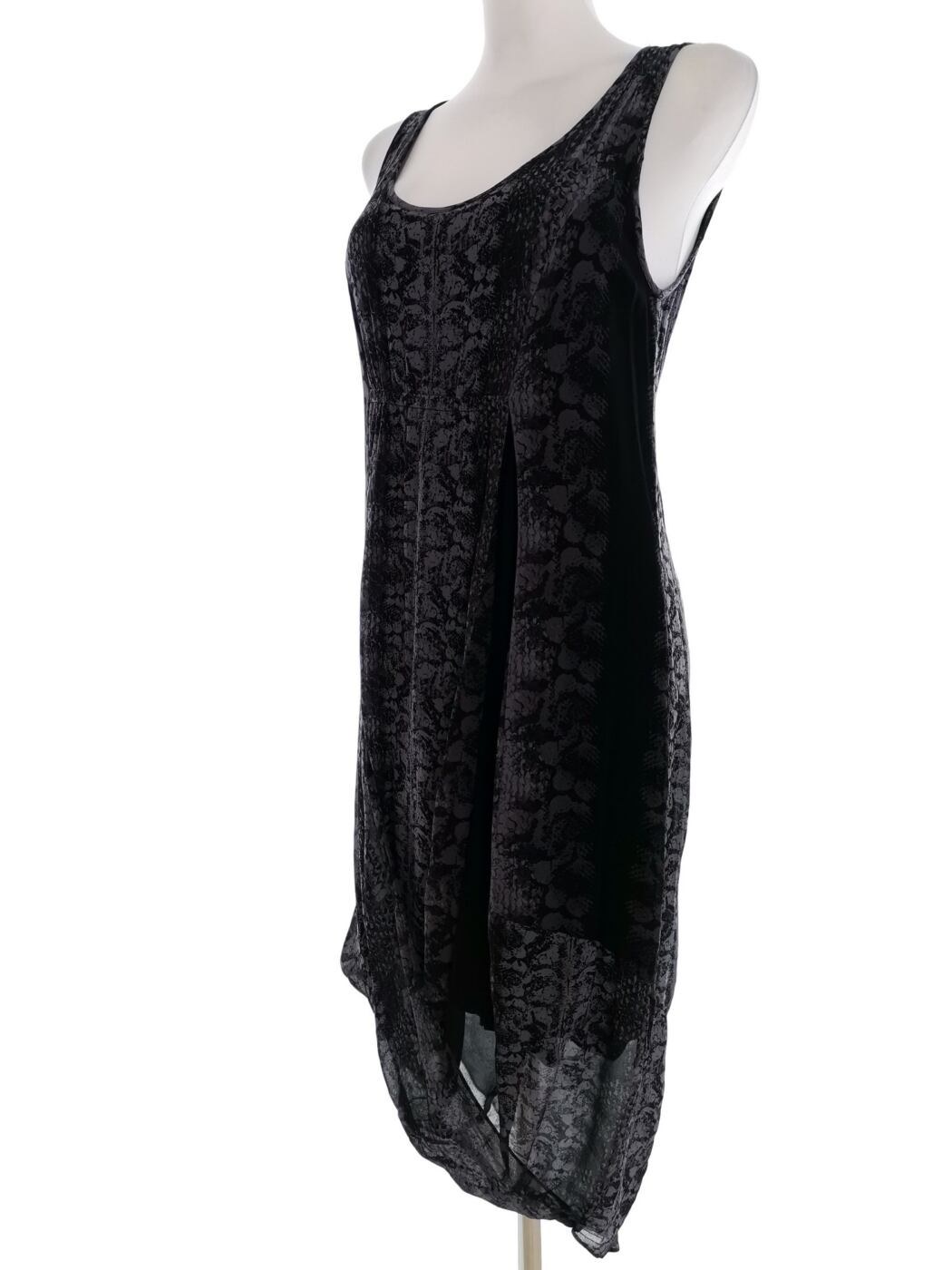 Mint Velvet Rozmiar 10 (38) Kolor Czarny Okrągły dekolt Sukienka Ołówkowa Bezrękawnik Midi Materiał Wiskoza 100% Mint Velvet Rozmiar 10 (38) Kolor Czarny Okrągły dekolt Sukienka Ołówkowa Bezrękawnik Midi Materiał Wiskoza 100%