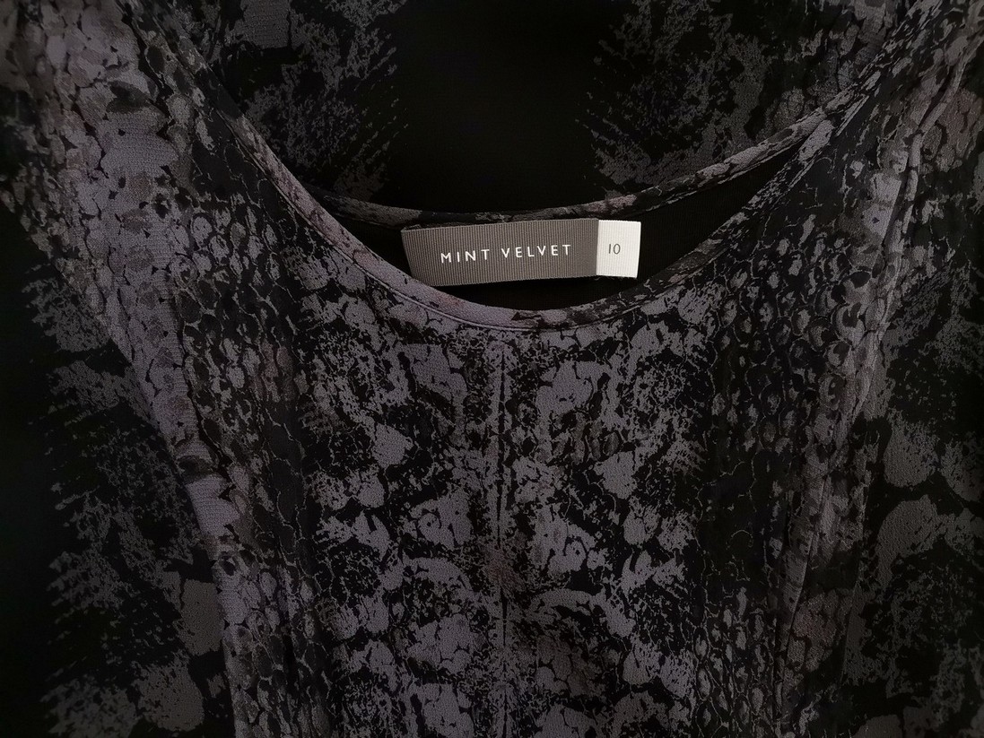 Mint Velvet Rozmiar 10 (38) Kolor Czarny Okrągły dekolt Sukienka Ołówkowa Bezrękawnik Midi Materiał Wiskoza 100% Mint Velvet Rozmiar 10 (38) Kolor Czarny Okrągły dekolt Sukienka Ołówkowa Bezrękawnik Midi Materiał Wiskoza 100%