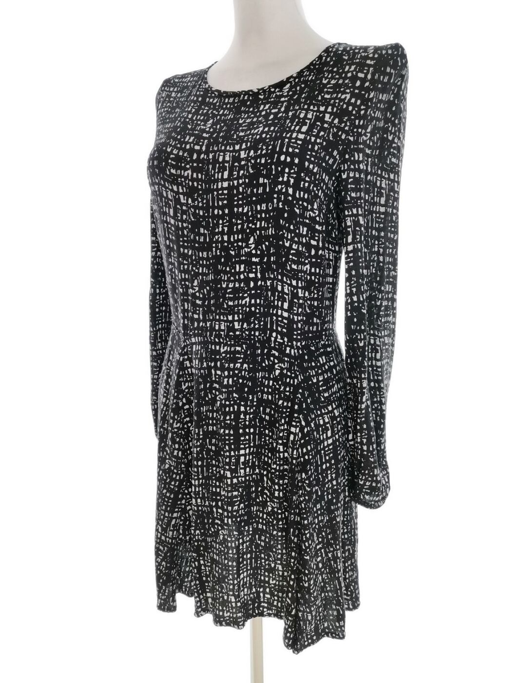 BIK BOK Rozmiar S Kolor Czarny Okrągły dekolt Sukienka Sheath Długi rękaw Do Kolan Materiał Wiskoza 100% BIK BOK Rozmiar S Kolor Czarny Okrągły dekolt Sukienka Sheath Długi rękaw Do Kolan Materiał Wiskoza 100%