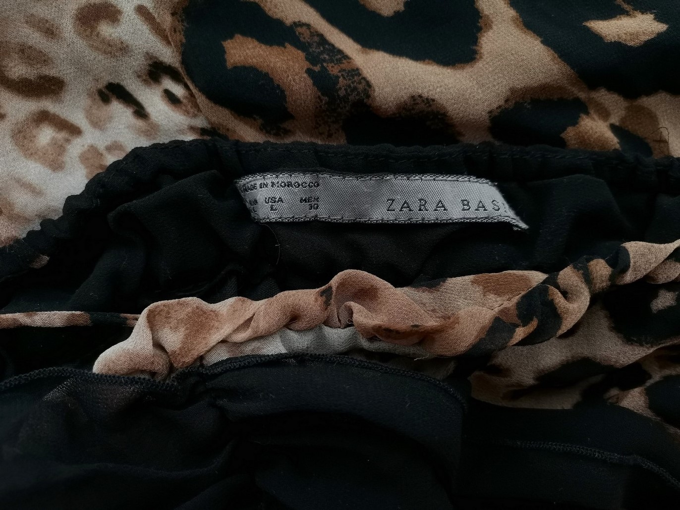 ZARA BASIC Rozmiar L Kolor Brązowy Panterka Odkryte Ramiona Sukienka Bodycon Krótki rękaw Do Kolan ZARA BASIC Rozmiar L Kolor Brązowy Panterka Odkryte Ramiona Sukienka Bodycon Krótki rękaw Do Kolan