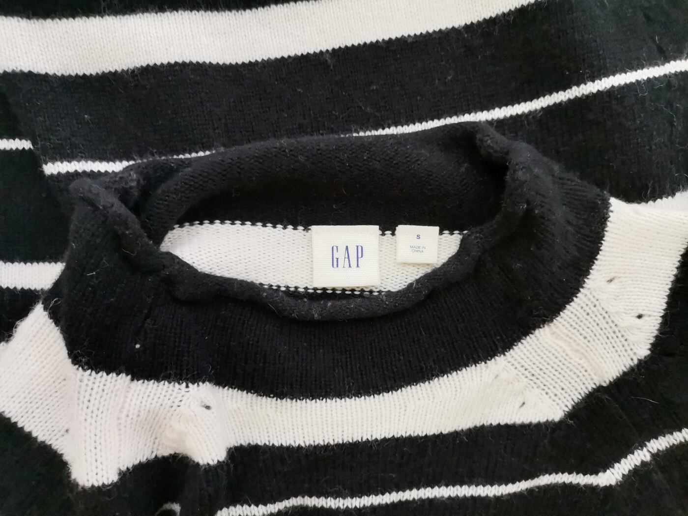 Gap Rozmiar S Kolor Czarny Pasy Pół golf Sweter Długi rękaw Materiał Wełna Merino Cienka dzianina
