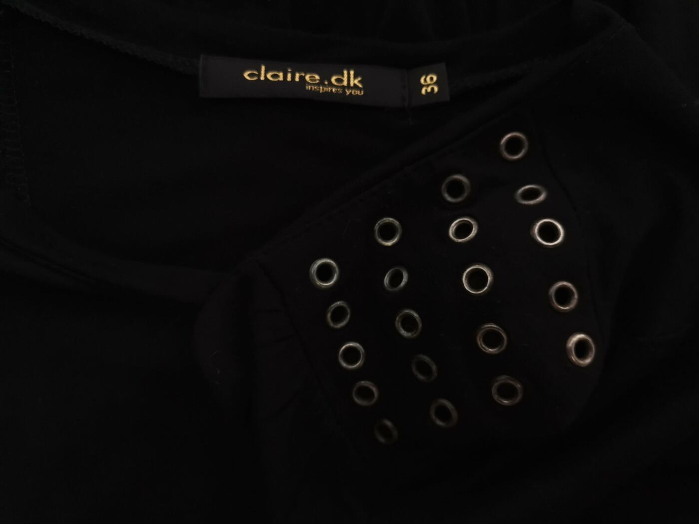 CLAIRE DK Rozmiar 36 Kolor Czarny Okrągły dekolt Sukienka Prostokątna Długi rękaw Do Kolan Materiał Wiskoza 100% CLAIRE DK Rozmiar 36 Kolor Czarny Okrągły dekolt Sukienka Prostokątna Długi rękaw Do Kolan Materiał Wiskoza 100%