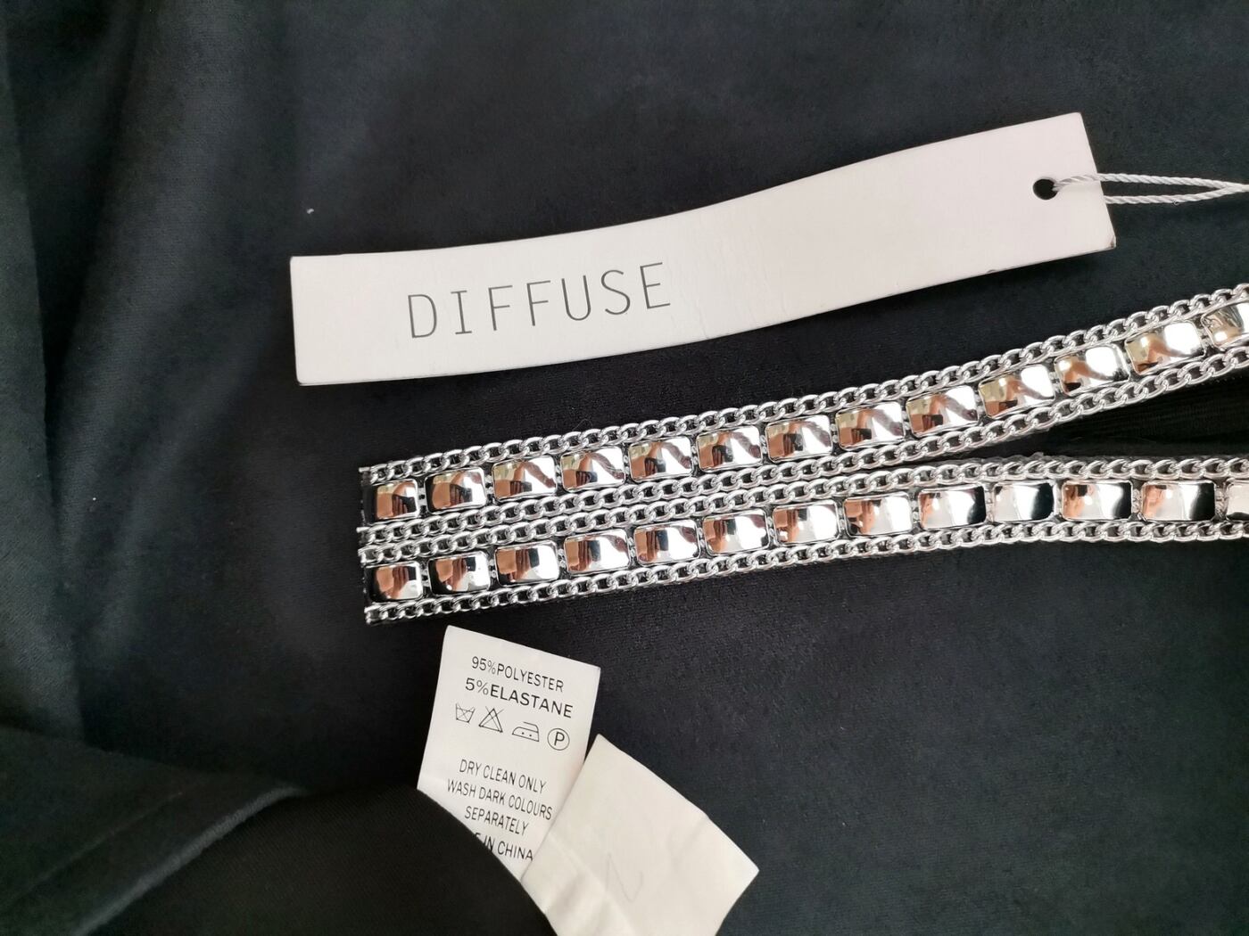 Diffuse Rozmiar 6 (34) Kolor Czarny Split Crew Neck Sukienka Mini Długi rękaw Krótka Diffuse Rozmiar 6 (34) Kolor Czarny Split Crew Neck Sukienka Mini Długi rękaw Krótka