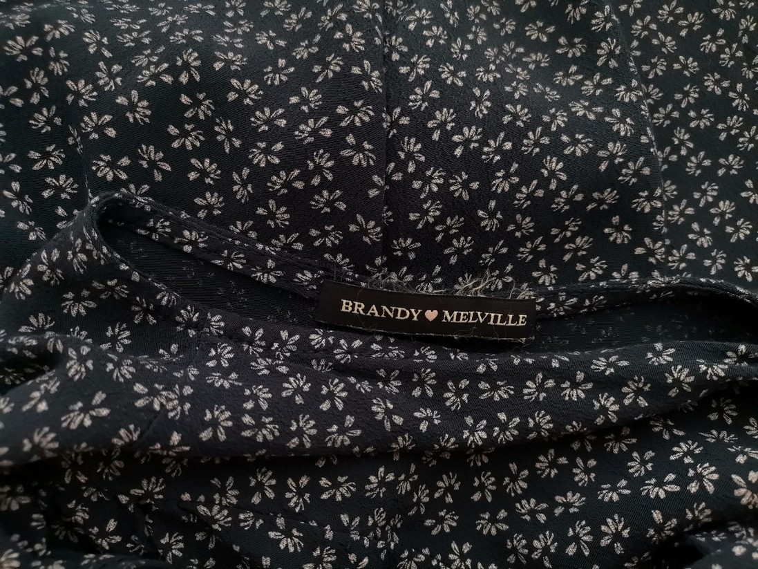Brandy Melville Rozmiar 2 (38) Kolor Granatowy W serek Sukienka Zawijana Krótki rękaw Do Kolan Materiał Wiskoza 100% Brandy Melville Rozmiar 2 (38) Kolor Granatowy W serek Sukienka Zawijana Krótki rękaw Do Kolan Materiał Wiskoza 100%