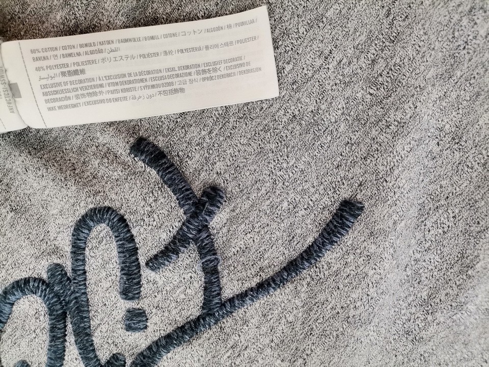 IMG_20220826_110224.jpg ABERCROMBIE & FITCH Rozmiar XS Kolor Szary Okrągły dekolt Bluzka Długi rękaw Materiał Bawełna