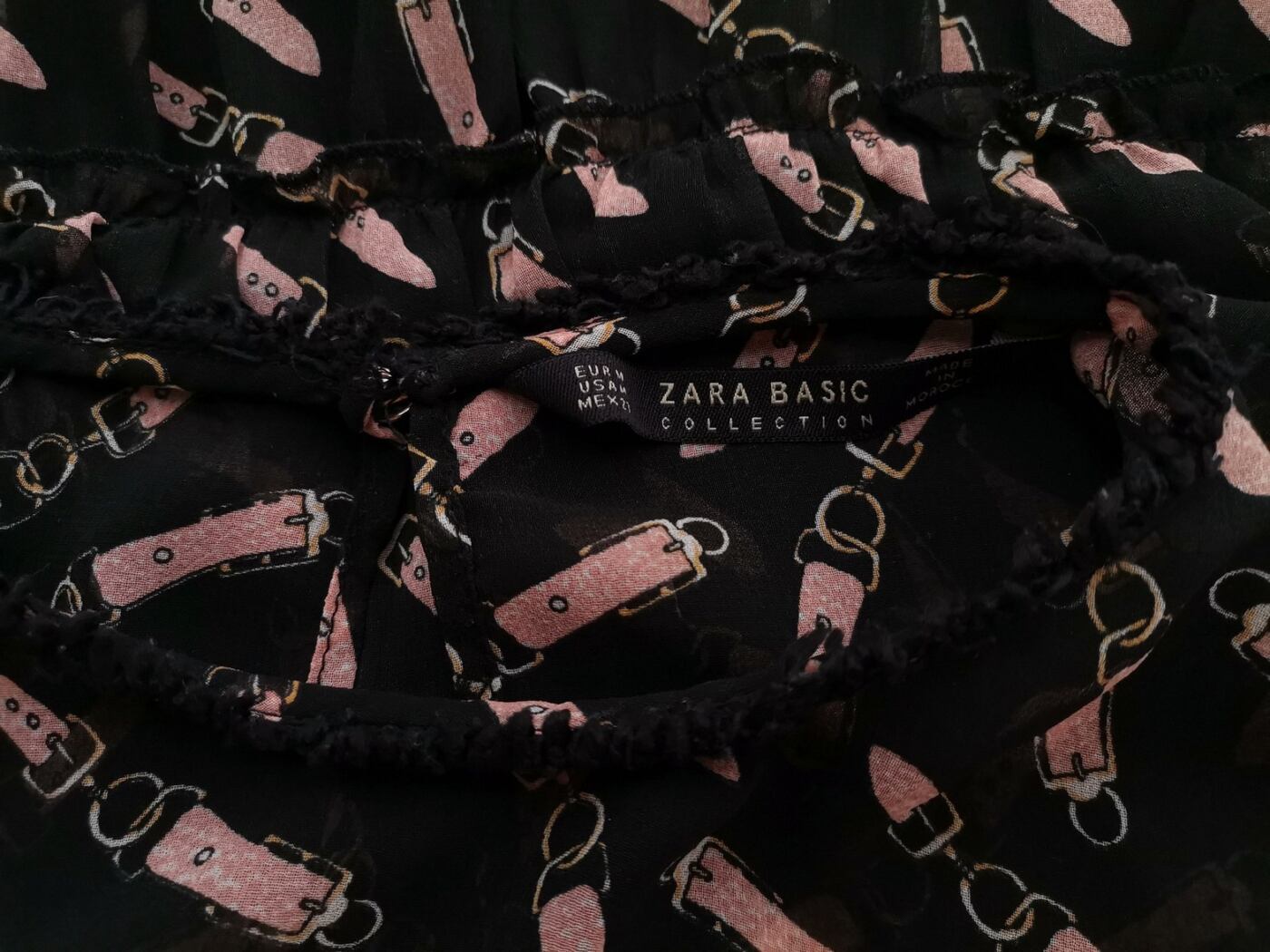 Zara Rozmiar M Kolor Czarny Okrągły dekolt Sukienka Prostokątna Długi rękaw Do Kolan Zara Rozmiar M Kolor Czarny Okrągły dekolt Sukienka Prostokątna Długi rękaw Do Kolan