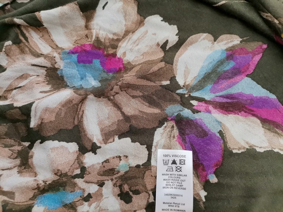 Soon Rozmiar 14 (42) Kolor Khaki W serek Tunika Bluzka Rękaw 3/4 Materiał Wiskoza 100% Soon Rozmiar 14 (42) Kolor Khaki W serek Tunika Bluzka Rękaw 3/4 Materiał Wiskoza 100%