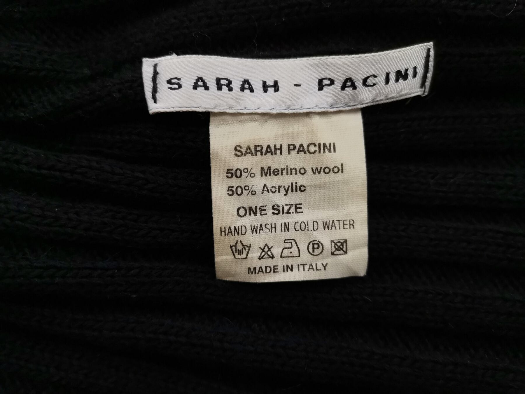 IMG_20220829_125131.jpg Sarah Pacini Rozmiar ONE SIZE (42) Kolor Czarny W serek Długi Otwarty Kardigan Długi rękaw Materiał Wełna Merino Gruba dzianina