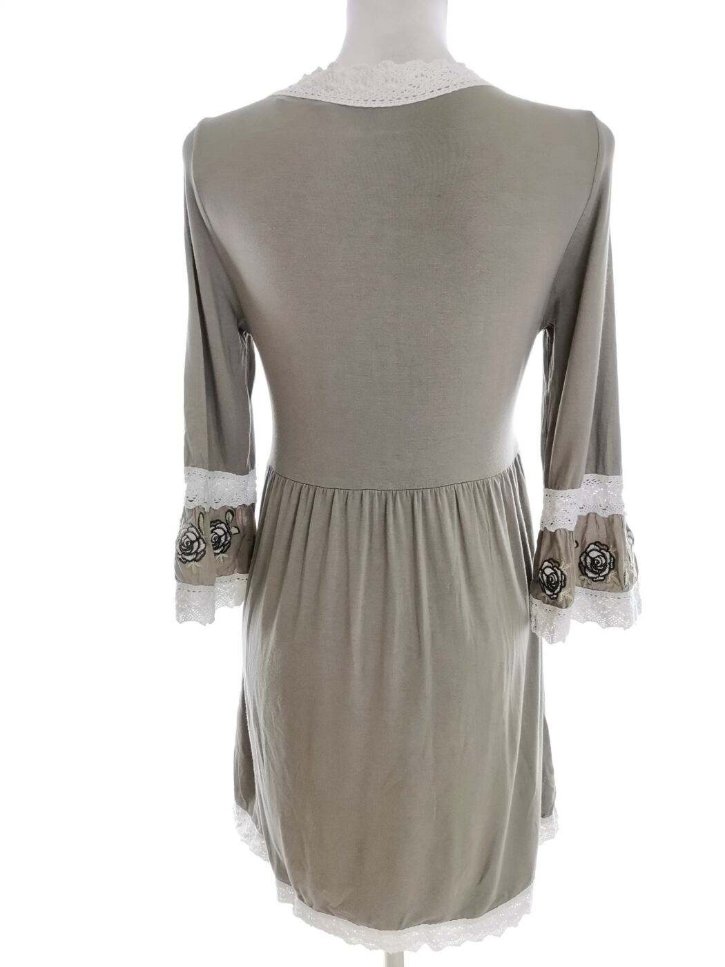 Kappahl Rozmiar 36/38 Kolor Khaki Kwadratowy dekolt Sukienka A-Line Rękaw 3/4 Do Kolan Materiał Wiskoza Kappahl Rozmiar 36/38 Kolor Khaki Kwadratowy dekolt Sukienka A-Line Rękaw 3/4 Do Kolan Materiał Wiskoza