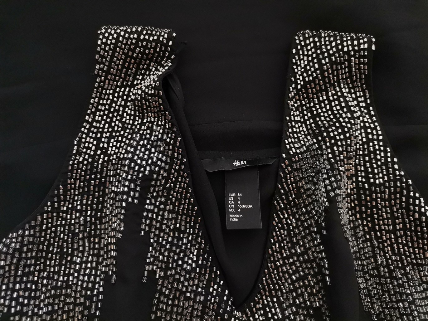 H&m Rozmiar 34 Kolor Czarny W serek Sukienka Prostokątna Bezrękawnik Do Kolan H&m Rozmiar 34 Kolor Czarny W serek Sukienka Prostokątna Bezrękawnik Do Kolan