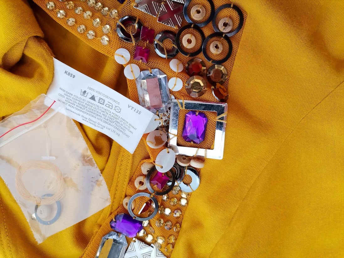 IMG_20220907_132616.jpg Love label Rozmiar 14 (40) Kolor Żółty Kwadratowy dekolt Bluzka Krótki rękaw Materiał Wiskoza 100%