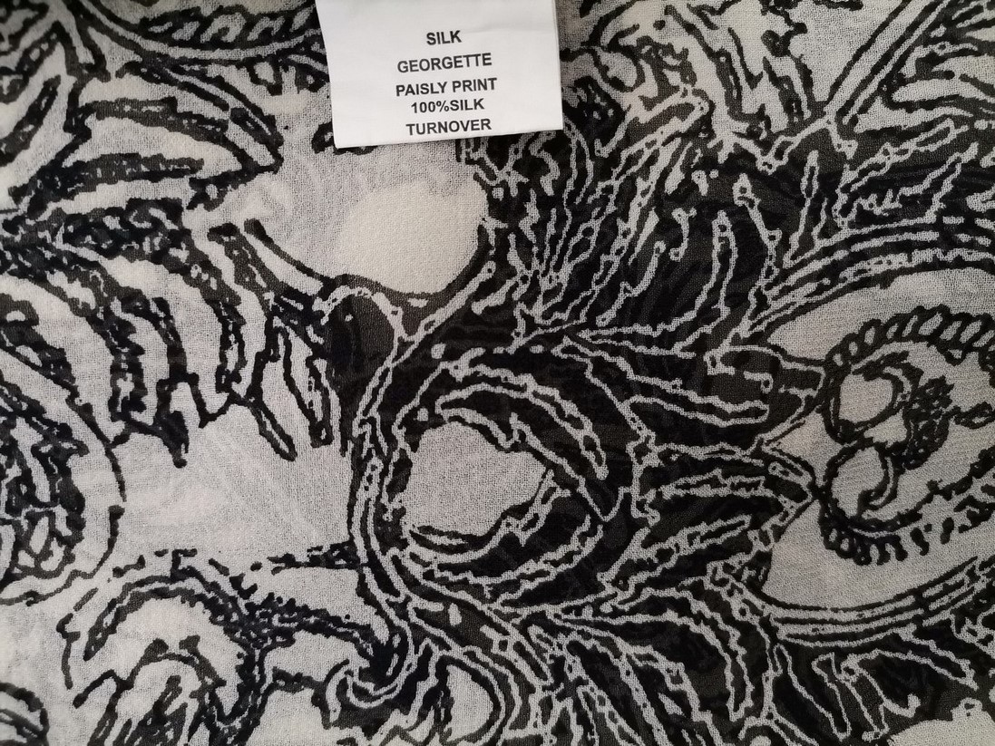 Turnover Rozmiar 38 Kolor Kremowy Paisley Keyhole Crew Neck Bluzka Długi rękaw Materiał Jedwab 100%