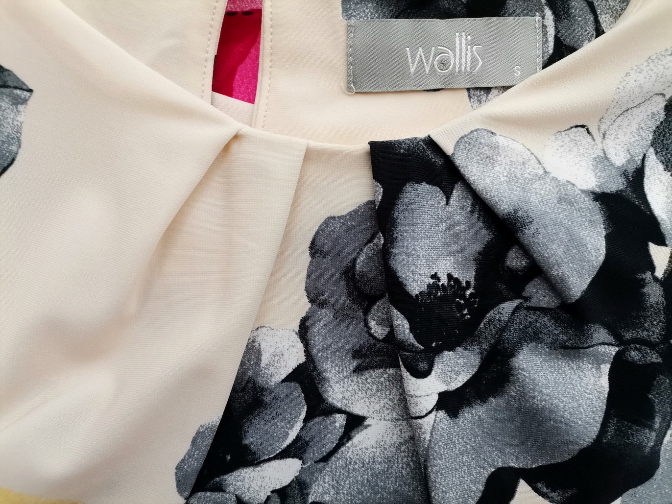 Wallis Rozmiar S Kolor Kremowy Grochy Okrągły dekolt Sukienka Ołówkowa Bezrękawnik Do Kolan Wallis Rozmiar S Kolor Kremowy Grochy Okrągły dekolt Sukienka Ołówkowa Bezrękawnik Do Kolan