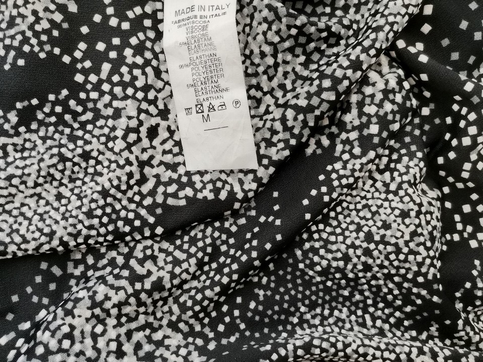 Italy Rozmiar M Kolor Czarny Keyhole Crew Neck Bluzka Długi rękaw Materiał Wiskoza