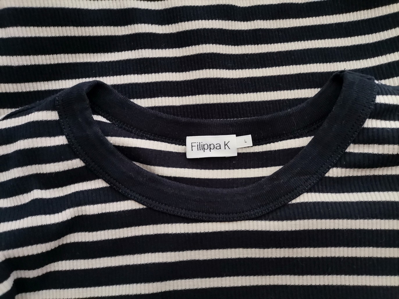IMG_20220916_130101.jpg Filippa k Rozmiar L Kolor Granatowy Pasy Crew Neck T-Shirt Krótki rękaw Materiał Bawełna