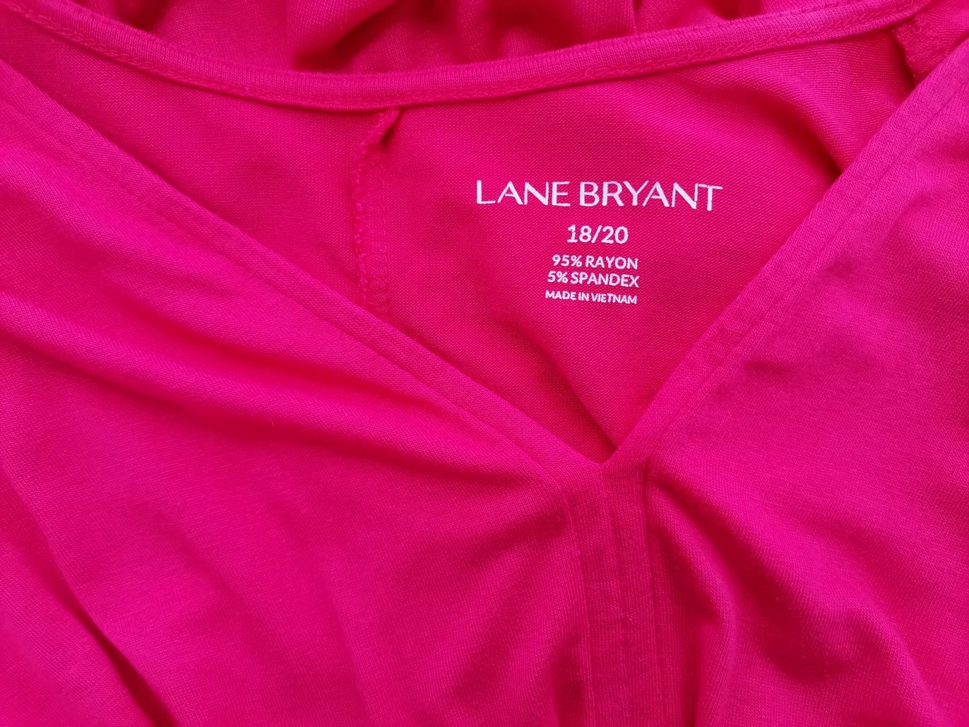 Lane Bryant Rozmiar 18/20 (46/48) Kolor Różowy W serek Tunika Bluzka Krótki rękaw Materiał Rayon Lane Bryant Rozmiar 18/20 (46/48) Kolor Różowy W serek Tunika Bluzka Krótki rękaw Materiał Rayon