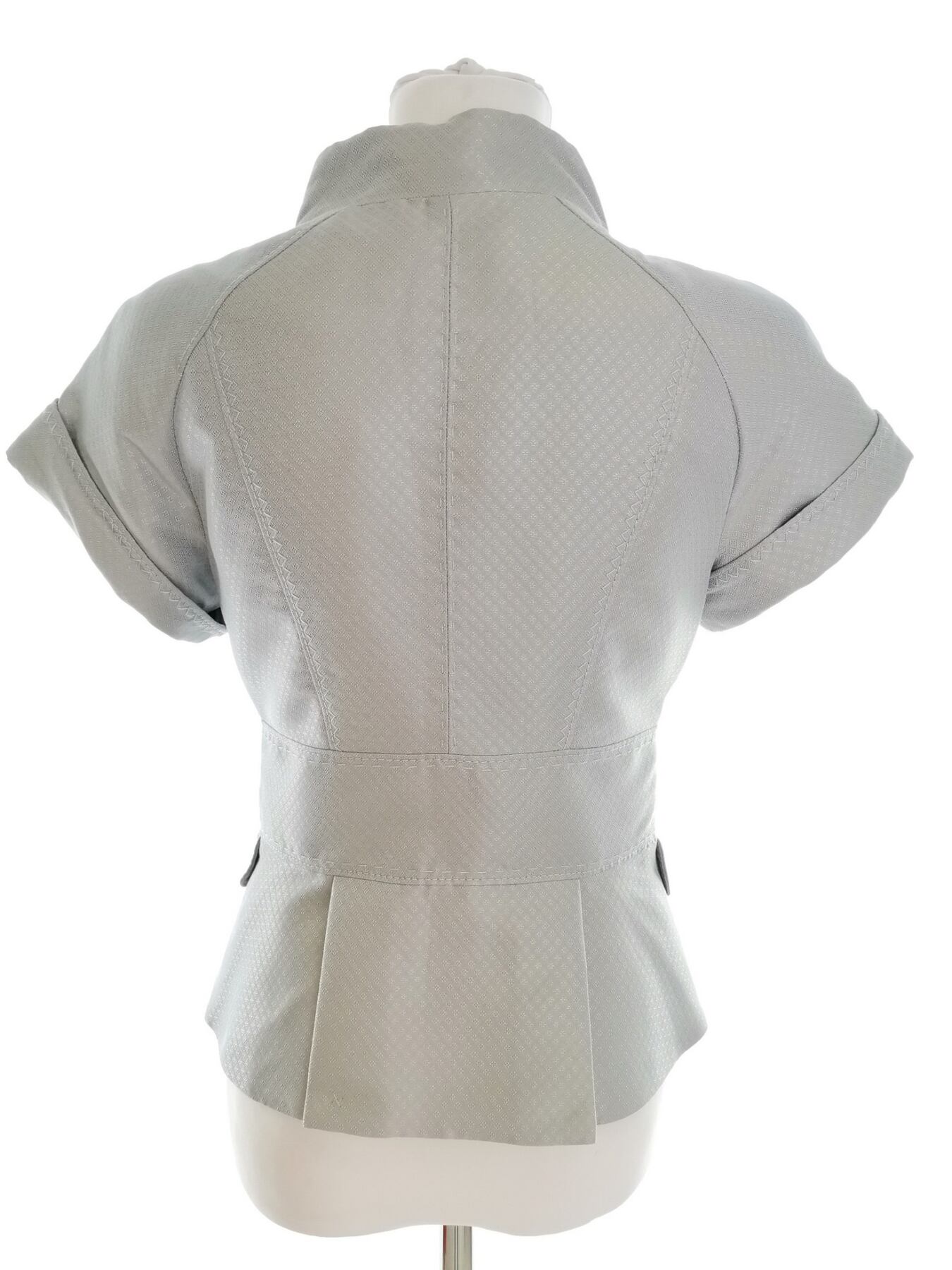 IMG_20220920_130947.jpg BCBG MAXAZRIA Rozmiar XXS Kolor Szary Kołnierz Żakiet z zapięciem Krótki rękaw Materiał Rayon