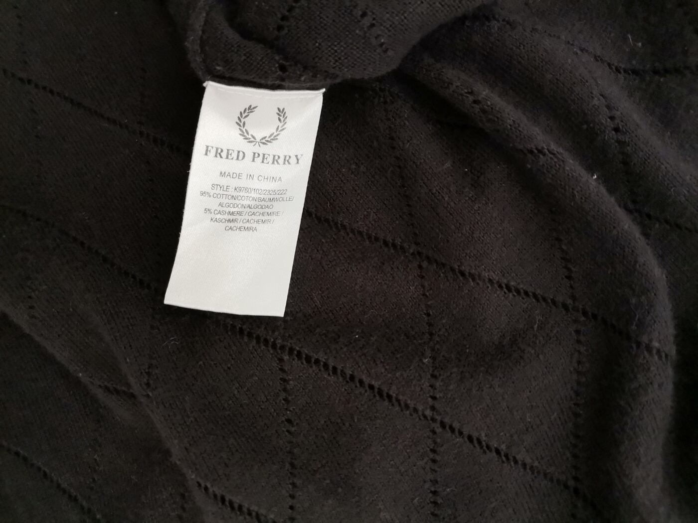 IMG_20220922_130131.jpg Fred Perry Rozmiar 14 (42) Kolor Brązowy W serek Sweter Długi rękaw Materiał Bawełna Otwarta dzianina