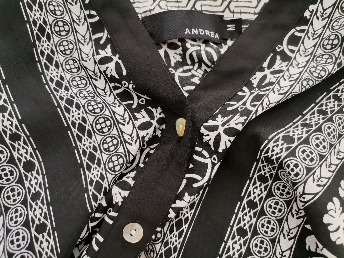 Andrea Rozmiar M Kolor Czarny Geometryczny Split Crew Neck Tunika Zapinana Bluzka Długi rękaw