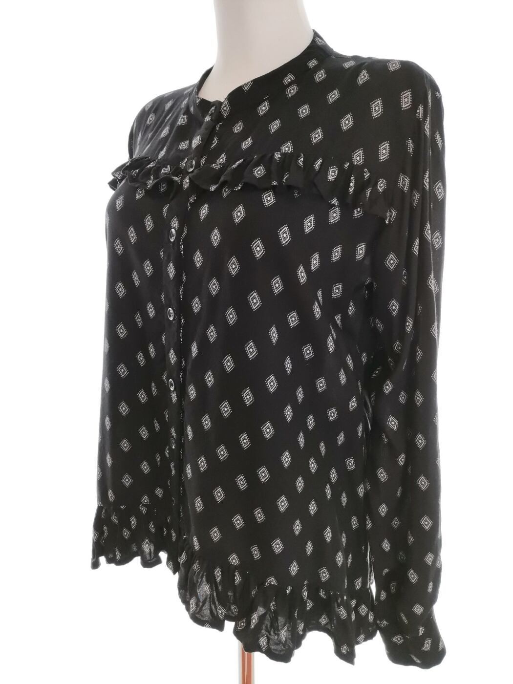 MISS MAYA Rozmiar S Kolor Czarny Romby Crew Neck Bluzka Zapinana Długi rękaw Materiał Wiskoza 100%