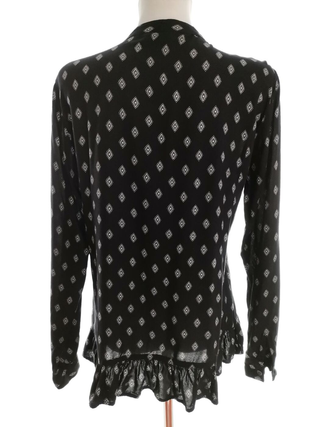 MISS MAYA Rozmiar S Kolor Czarny Romby Crew Neck Bluzka Zapinana Długi rękaw Materiał Wiskoza 100%