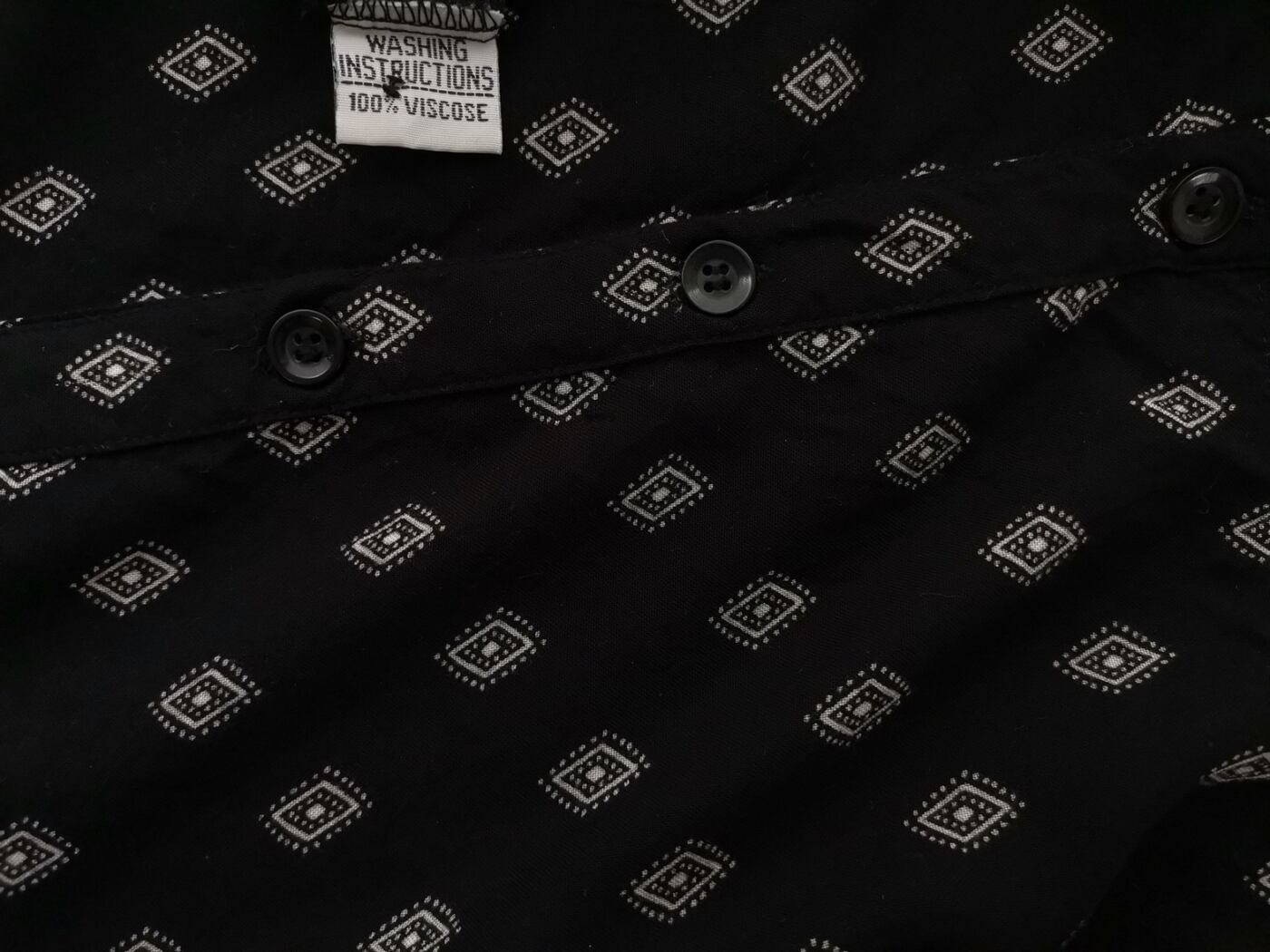 MISS MAYA Rozmiar S Kolor Czarny Romby Crew Neck Bluzka Zapinana Długi rękaw Materiał Wiskoza 100%