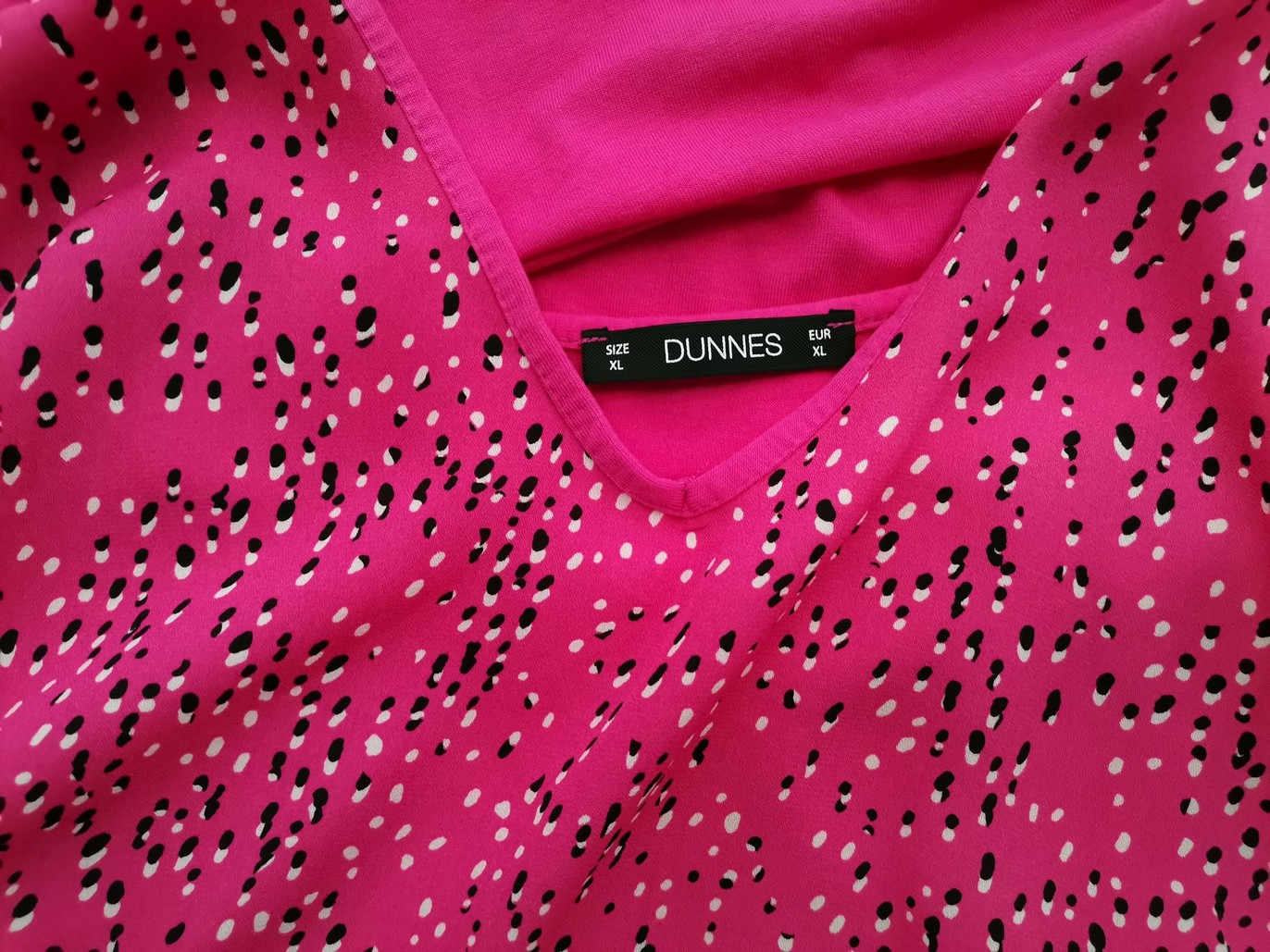 Dunnes Rozmiar XL Kolor Różowy Floral Abstrakt W serek Tunika Bluzka Krótki rękaw Dunnes Rozmiar XL Kolor Różowy Floral Abstrakt W serek Tunika Bluzka Krótki rękaw