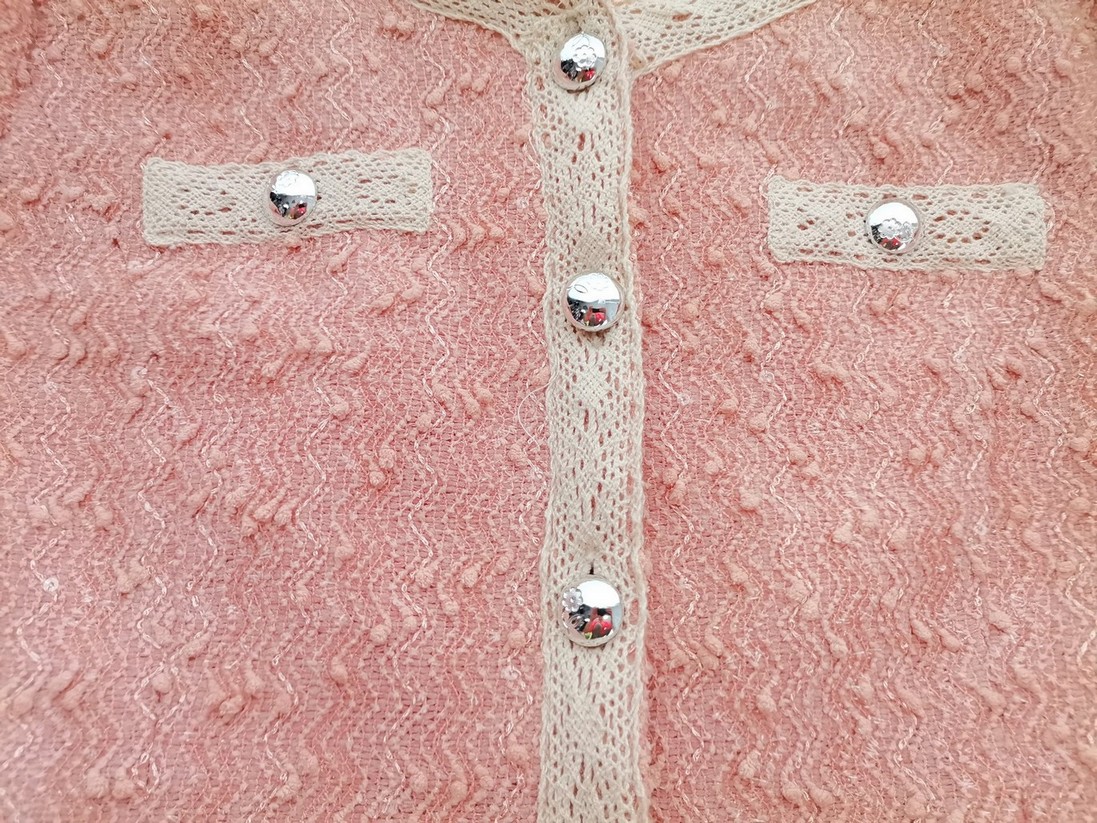 IMG_20221007_120514.jpg Vintage Rozmiar 38/40 Kolor Różowy Okrągły dekolt Żakiet z zapięciem Długi rękaw