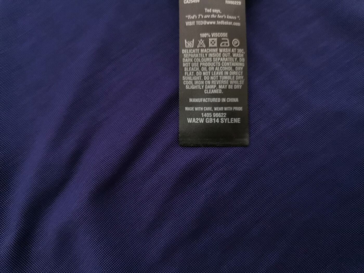 Ted Baker Rozmiar 2 (38) Kolor Granatowy Drapowany dekolt Tunika Bluzka Krótki rękaw Materiał Wiskoza 100% Ted Baker Rozmiar 2 (38) Kolor Granatowy Drapowany dekolt Tunika Bluzka Krótki rękaw Materiał Wiskoza 100%