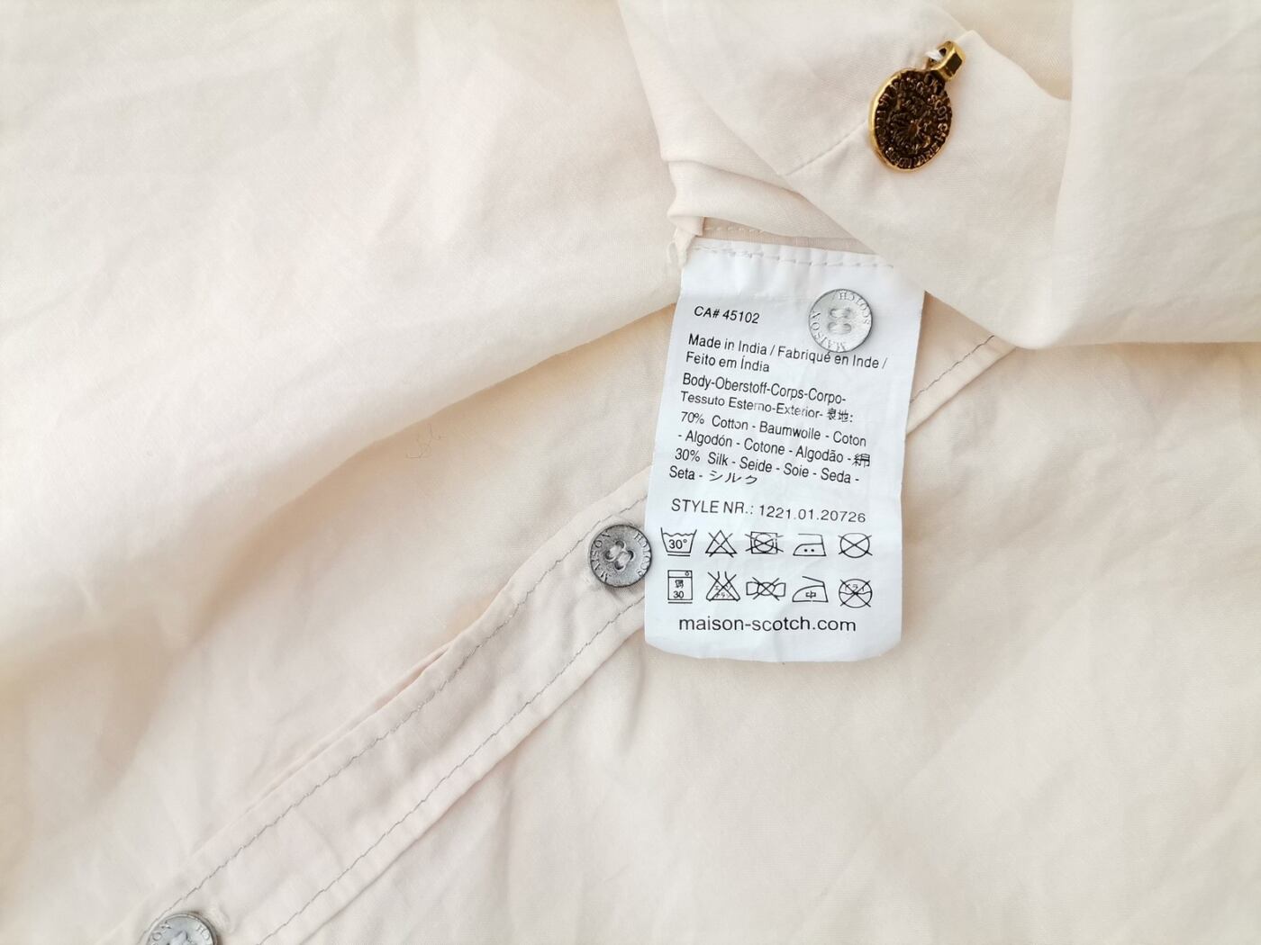 Maison scotch Rozmiar 38/40 Kolor Kremowy Okrągły dekolt Tunika Zapinana Bluzka Krótki rękaw Materiał Bawełna Maison scotch Rozmiar 38/40 Kolor Kremowy Okrągły dekolt Tunika Zapinana Bluzka Krótki rękaw Materiał Bawełna