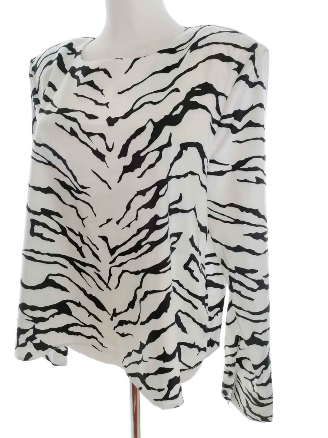 IMG_20221014_135052.jpg ASOS Rozmiar 16 (44) Kolor Perłowy Panterka Crew Neck Bluzka Długi rękaw