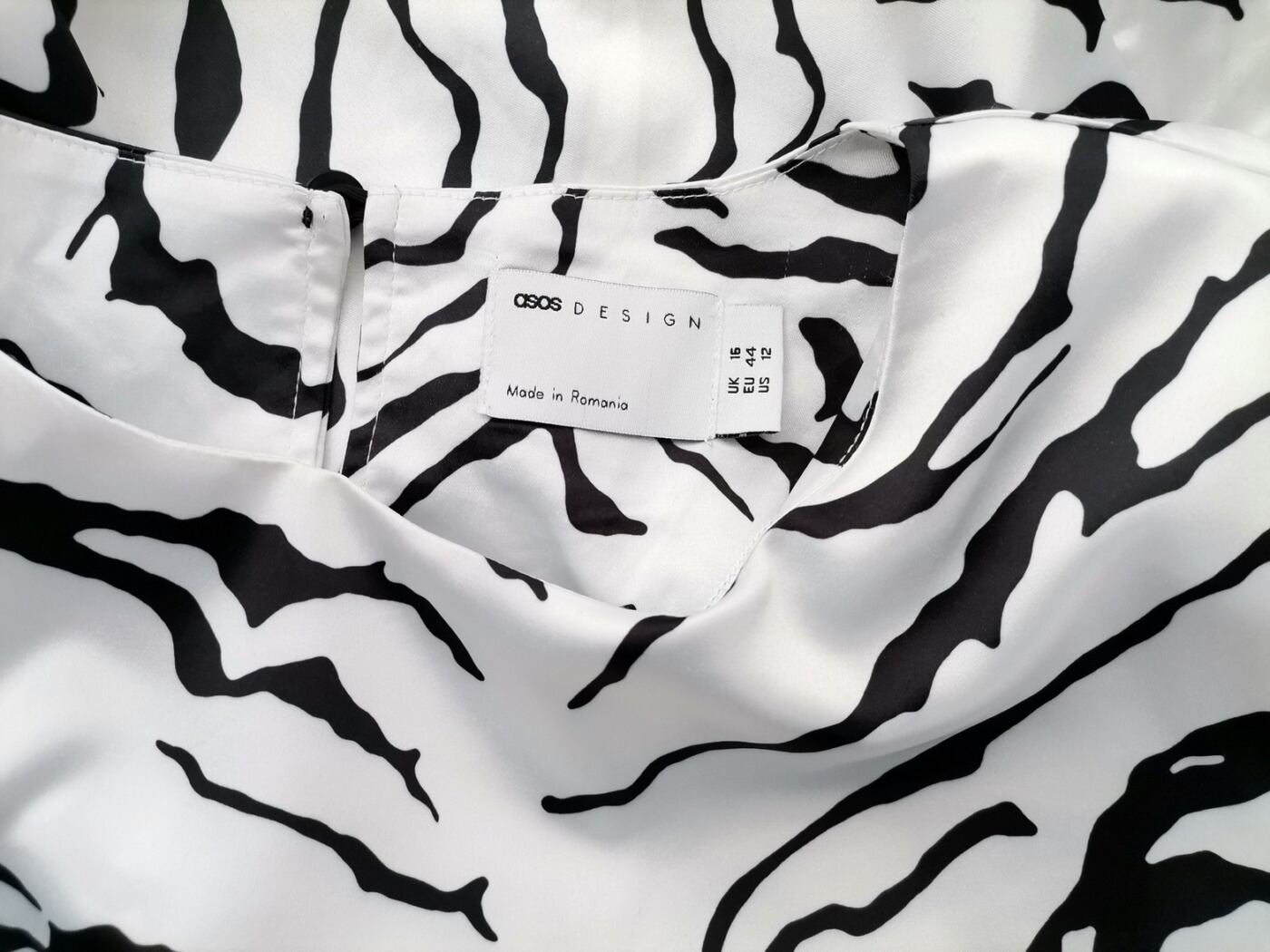 IMG_20221014_135106.jpg ASOS Rozmiar 16 (44) Kolor Perłowy Panterka Crew Neck Bluzka Długi rękaw