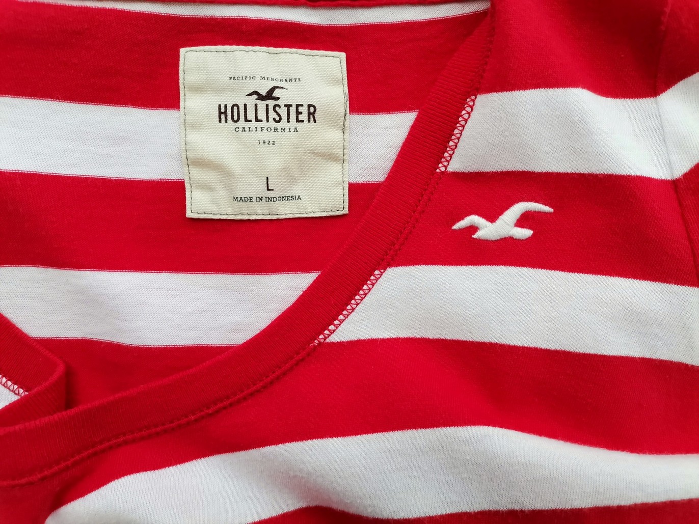 IMG_20221014_141430.jpg Hollister Rozmiar L Kolor Czerwony Pasy Dekolt U Bluzka Długi rękaw Materiał Bawełna 100%