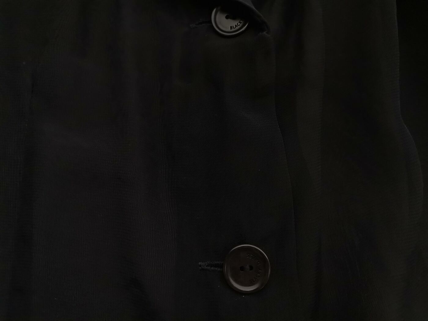 BLACKY DRESS Rozmiar 42/44 Kolor Czarny Kołnierz Tunika Zapinana Bluzka Długi rękaw BLACKY DRESS Rozmiar 42/44 Kolor Czarny Kołnierz Tunika Zapinana Bluzka Długi rękaw