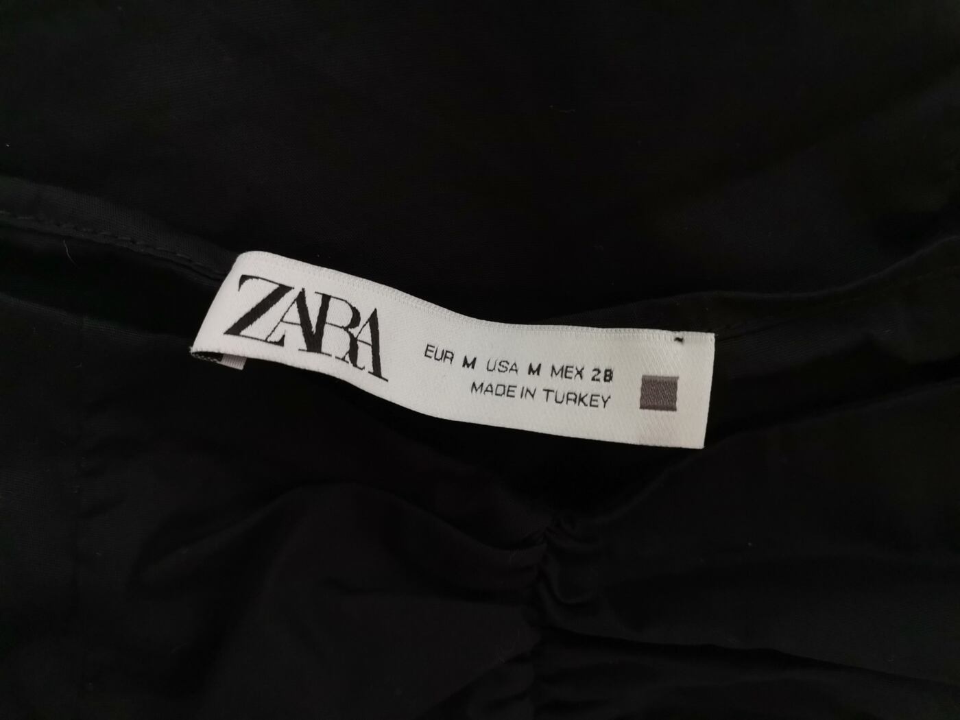 IMG_20221018_121251.jpg Zara Rozmiar M Kolor Czarny Dekolt Serce Bluzka Długi rękaw Materiał Bawełna