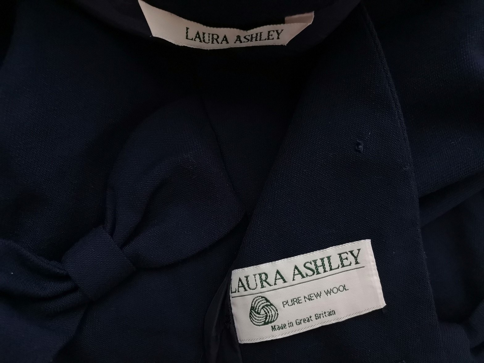 IMG_20221018_122249.jpg Laura ashley Rozmiar 10 (36) Kolor Niebieski Kołnierz Żakiet z zapięciem Długi rękaw Materiał Wełna 100%