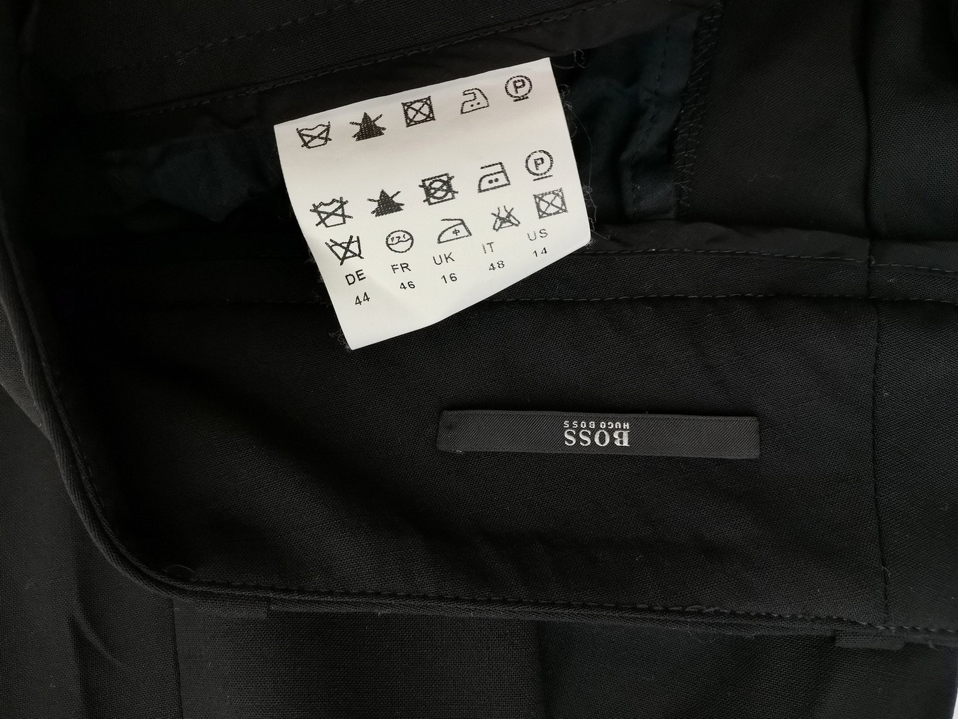 IMG_20221019_132942.jpg Hugo Boss Rozmiar 44 Kolor Czarny Spodnie Eleganckie Materiał Schurwolle