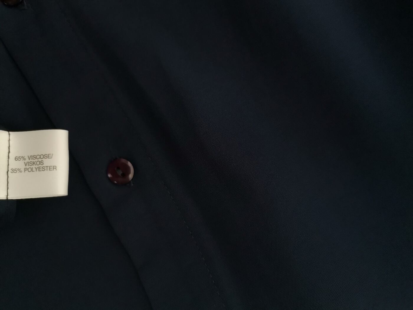 felicity Rozmiar L Kolor Granatowy Kołnierz Tunika Zapinana Bluzka Długi rękaw Materiał Wiskoza felicity Rozmiar L Kolor Granatowy Kołnierz Tunika Zapinana Bluzka Długi rękaw Materiał Wiskoza