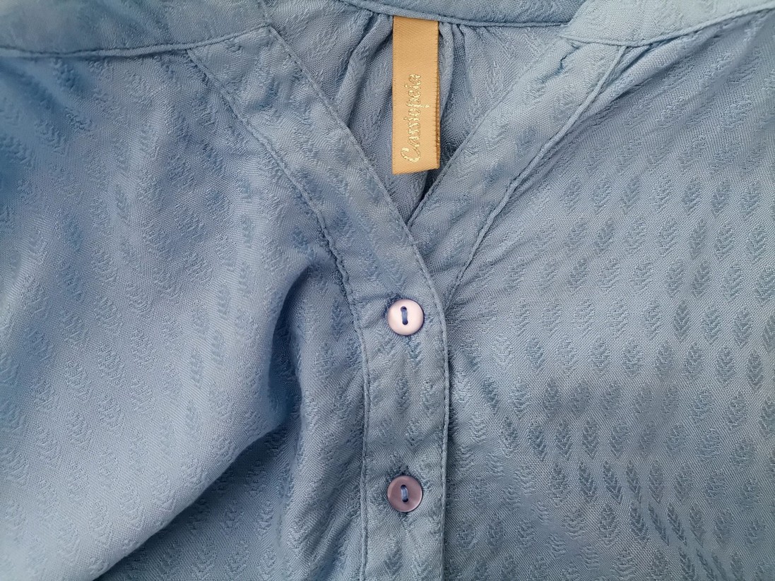 CASSIOPEIA Rozmiar L Kolor Niebieski Split Crew Neck Tunika Popover Bluzka Długi rękaw Materiał Wiskoza 100% CASSIOPEIA Rozmiar L Kolor Niebieski Split Crew Neck Tunika Popover Bluzka Długi rękaw Materiał Wiskoza 100%