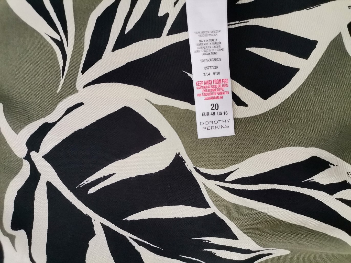 IMG_20221108_120301.jpg Dorothy perkins Rozmiar 16 (48) Kolor Zielony Roślinny Liście W łódkę Bluzka Krótki rękaw Materiał Wiskoza 100%