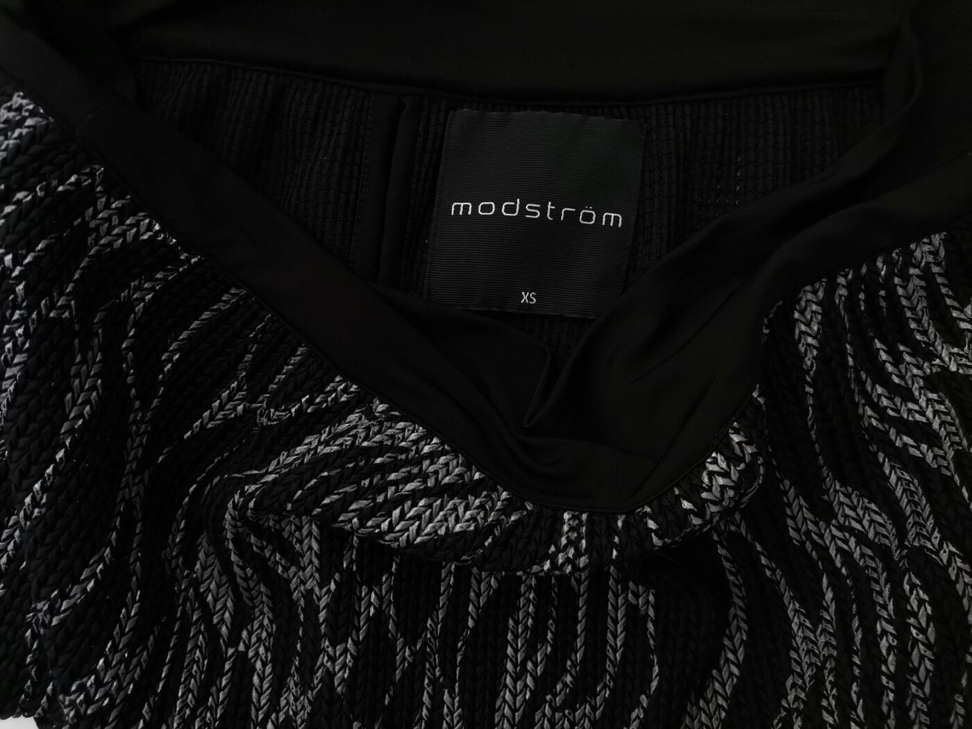 Modstrom Rozmiar XS Kolor Czarny Panterka Odkryte Ramiona Tunika Bluzka Bezrękawnik Modstrom Rozmiar XS Kolor Czarny Panterka Odkryte Ramiona Tunika Bluzka Bezrękawnik