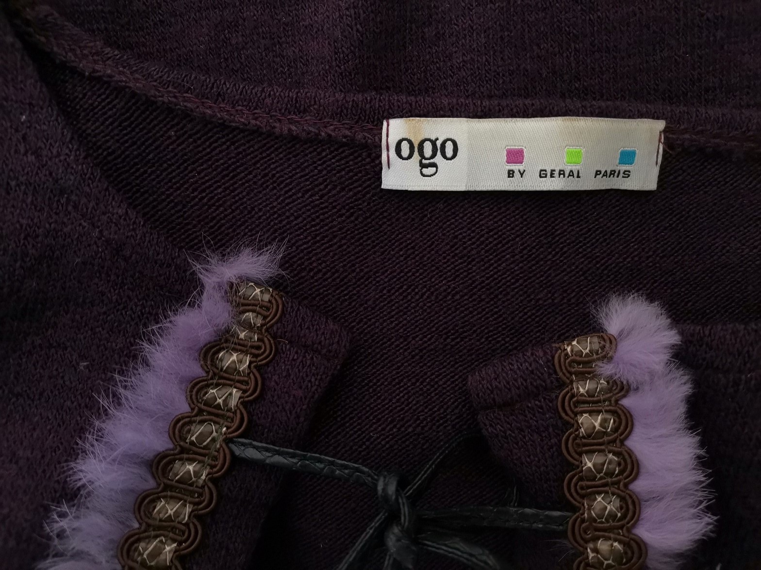 IMG_20221109_133940.jpg Ogo by Geral Paris Rozmiar 8 (36) Kolor Fioletowy Okrągły dekolt Peleryna Kardigan Długi rękaw Materiał Akryl Cienka dzianina