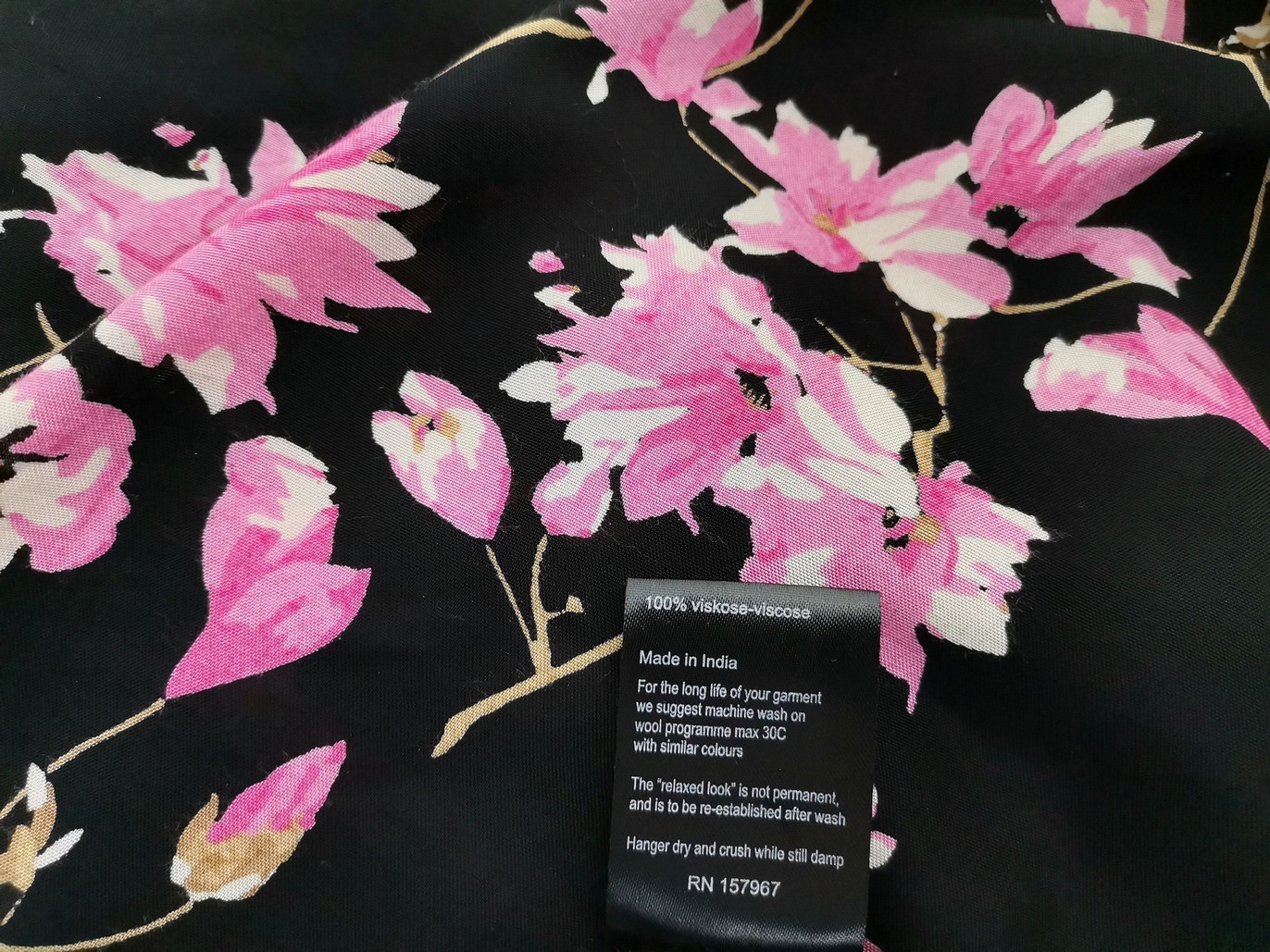 Masai Rozmiar XL Kolor Czarny W serek Tunika Bluzka Krótki rękaw Materiał Wiskoza 100% Masai Rozmiar XL Kolor Czarny W serek Tunika Bluzka Krótki rękaw Materiał Wiskoza 100%