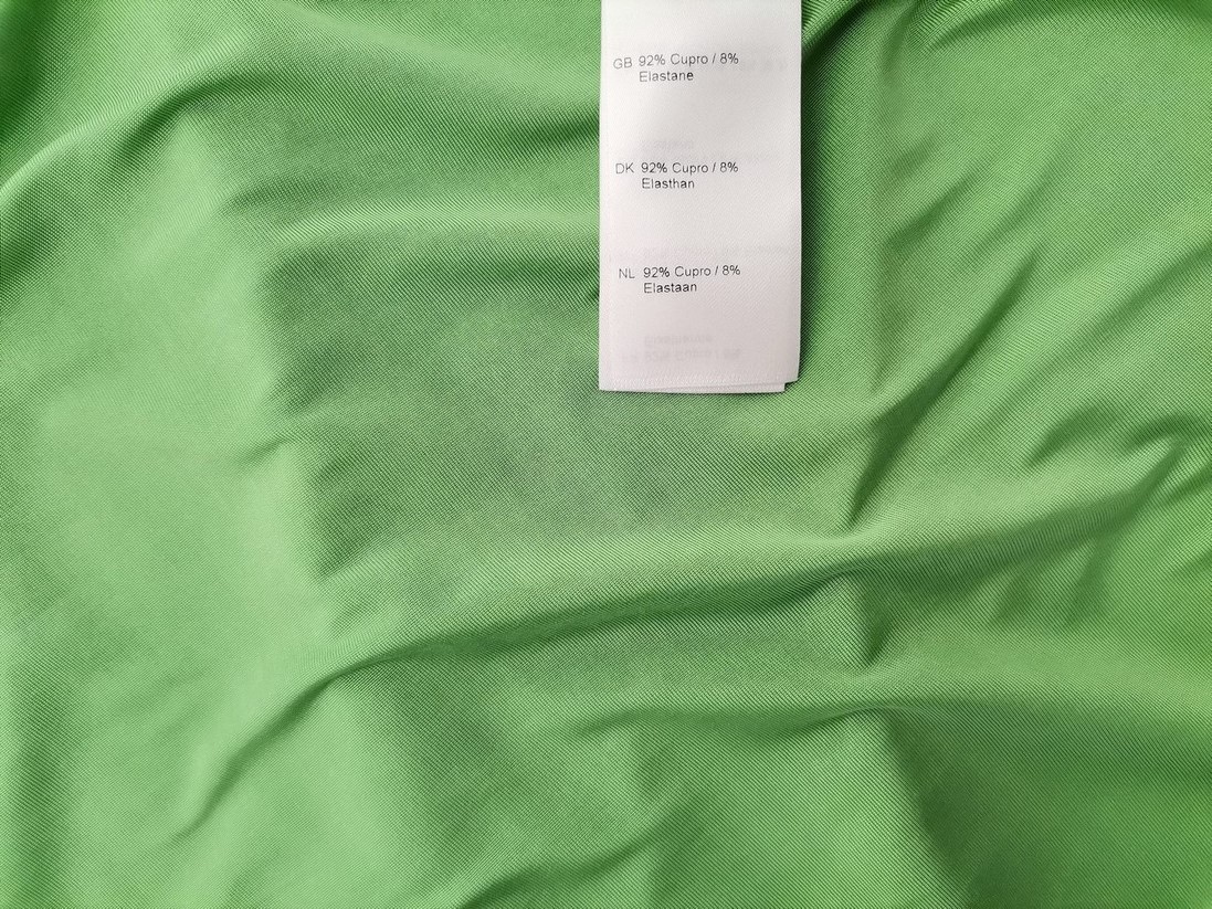 IMG_20221116_105330.jpg Rozmiar S Kolor Zielony W serek T-Shirt Krótki rękaw Materiał Cupro