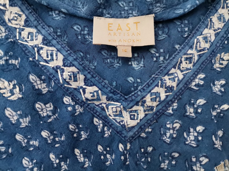 East Artisan with Anokhi Rozmiar 14 (42) Kolor Niebieski W serek Bluzka Krótki rękaw Materiał Bawełna 100%